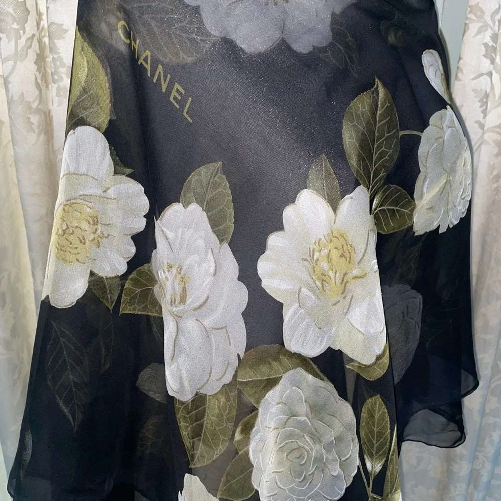 WINTER SALE ‼️ Authentic Chanel black silk chiffon scarf with white camellias - Picture 7 of 9